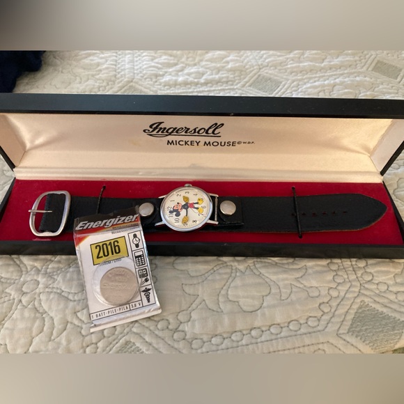 INGERSOLL MICKEY MOUSE WATCH w Battery Walt Disney Productions In Original Box